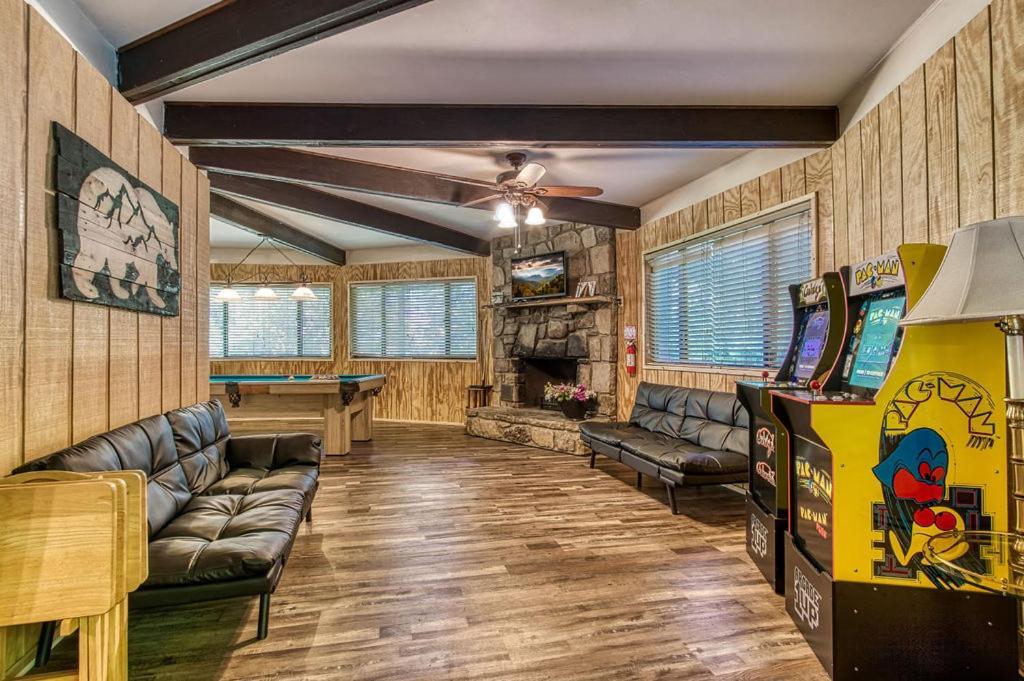 Three Bears Den, Hot Tub, Pool Table, Pool Access, 1089 Free Tickets Each Paid Day, Dollywood Inclu Βίλα Gatlinburg Εξωτερικό φωτογραφία